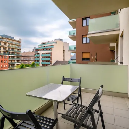 Park Blue Suite- Free Parking