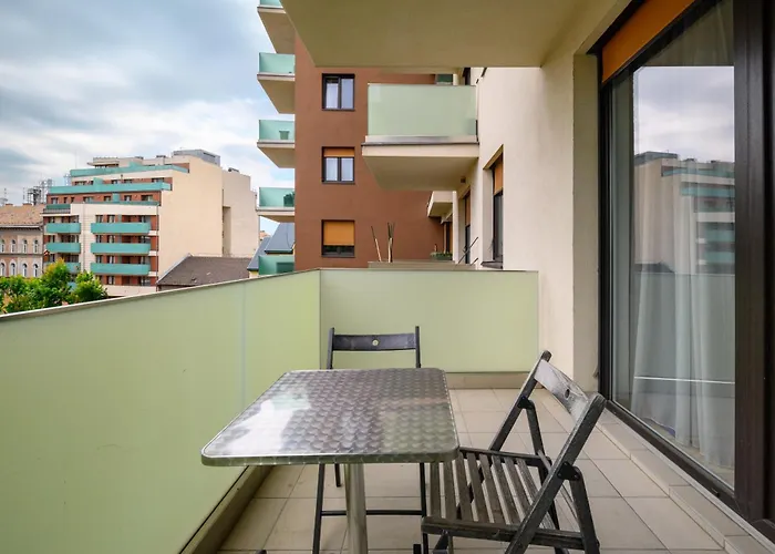 Park Blue Suite- Free Parking