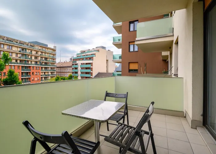 Park Blue Suite- Free Parking